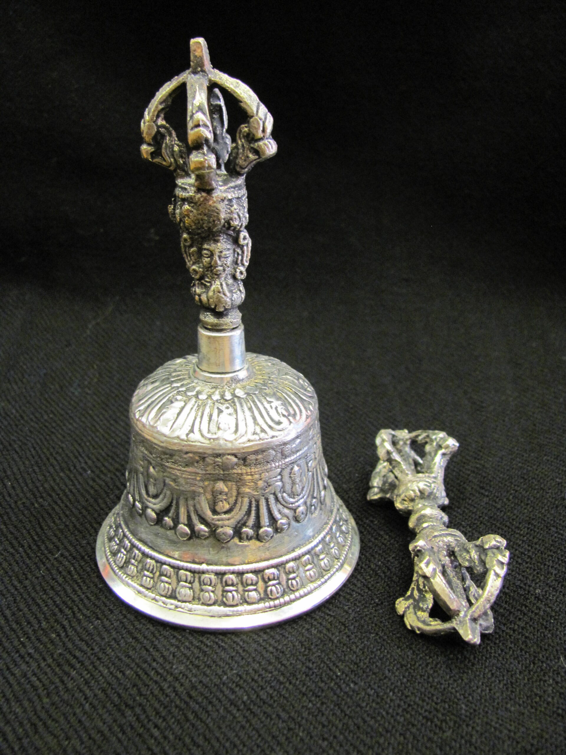 Buy GoldGiftIdeas Silver Plated Decorative Lakshmi Diya Pooja Thali Set  (Kamakshi Diya), Pooja Items for Home Decoration, Decorative Diya for  Pooja, Small Home Function Return Gift with Potli Bag Online at Low
